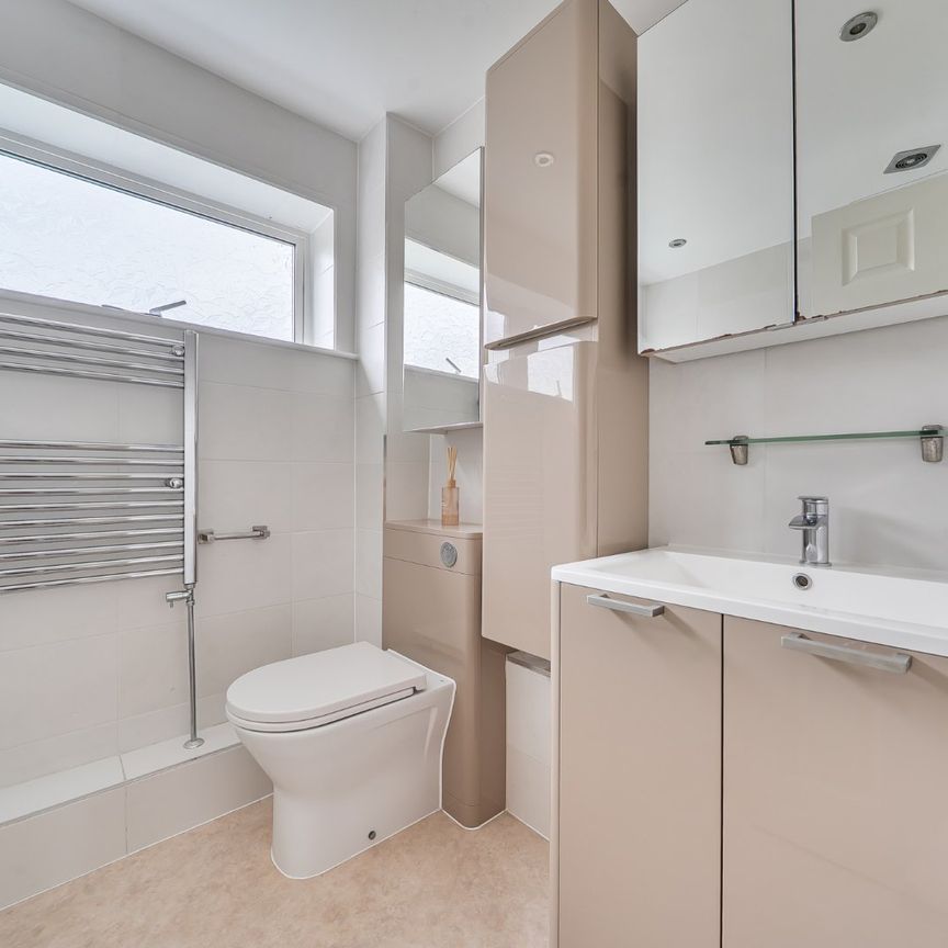 4 bedroom detached property to rent - Photo 1