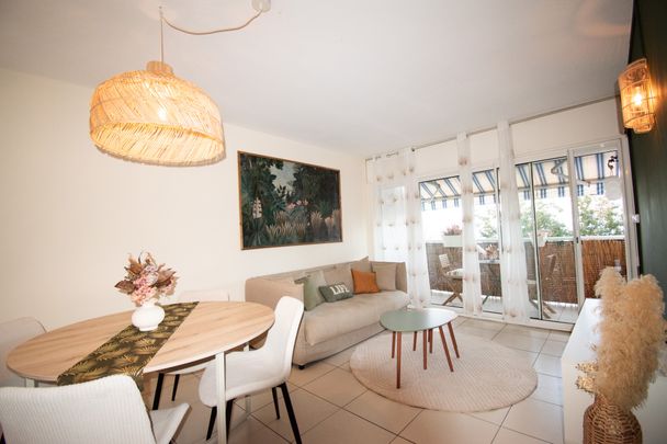 Location Appartement 4 pièces 70m² ST DENIS 97400 - Photo 1