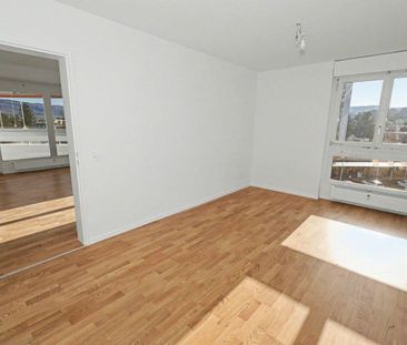 Helle, modernisierte 3.5-Zimmerwohnung in Reinach - Photo 2