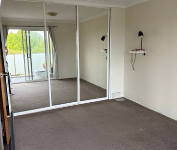 Kensington - Photo 1