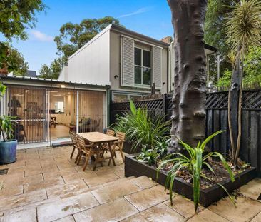Charming and Well-Located Two-Bedroom Home - Photo 4