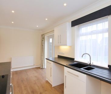 2 bedroom semi-detached house to rent - Photo 6