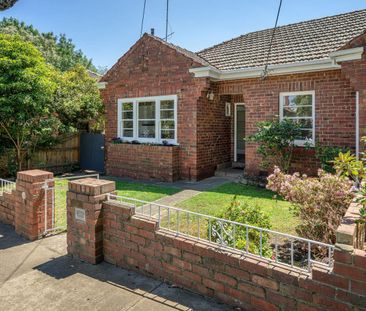 " Charming Two-Bedroom Cottage" - Photo 5