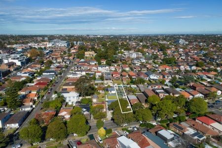 Updated and light filled Californian bungalow - Photo 2