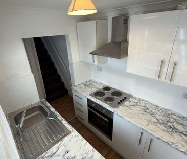 2 bedroom terraced house to rent - Photo 4