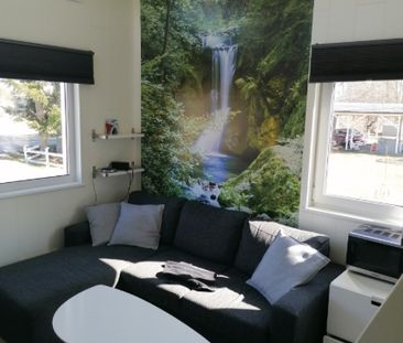 Lyxigt Attefallshus nära naturen i Rosersberg – perfekt för golfäls... - Photo 1