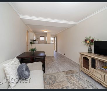 Top Floor Apartment - Photo 2