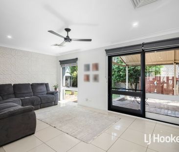 Beautiful 4 Bedroom Home with Retreat - Available Now! - Photo 1