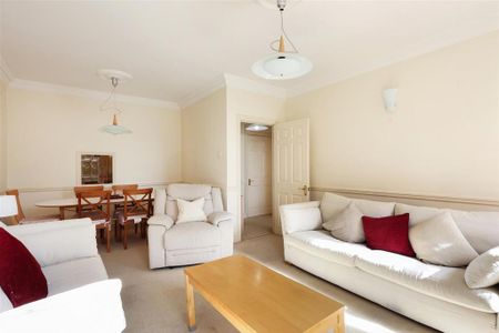 3 bedroom flat to rent - Photo 2