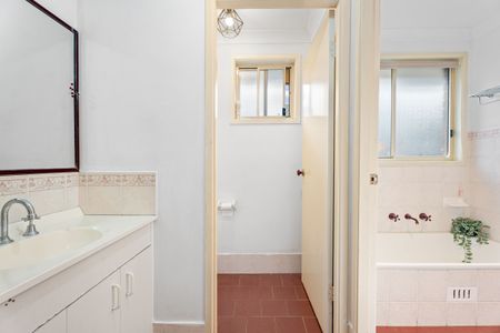 STREET FACING, FEELS LIKE A HOUSE! - Photo 3