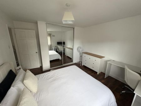 3 bedroom end of terrace house to rent - Photo 4