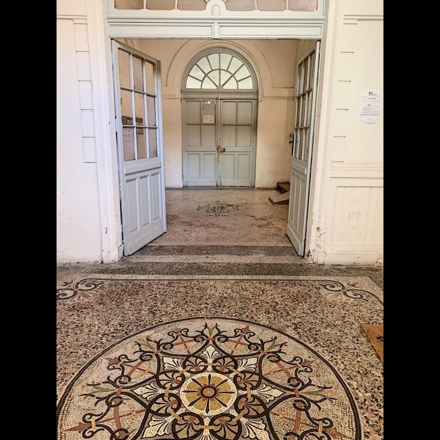 AVIGNON INTRA MUROS: Au coeur du Centre Historique, proche des Halles et de la rue des Lices, appartement lumineux, au calme avec climatisation réversible neuve - Photo 1