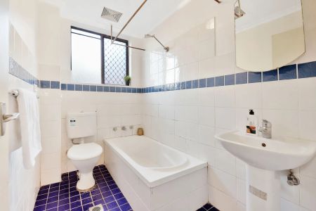 CHARMING APARTMENT IN QUIET LOCATION - Photo 4