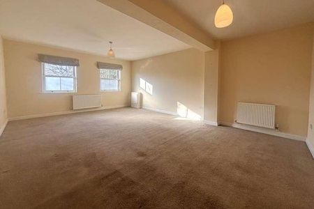 Pirbright, Woking, Surrey, GU24 - Photo 4