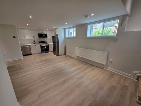 For Lease - 339 Ranee Ave Avenue Unit# Unit 2, Toronto, Ontario - Photo 2