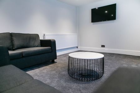 Lumley Avenue, Burley, Leeds - Photo 2