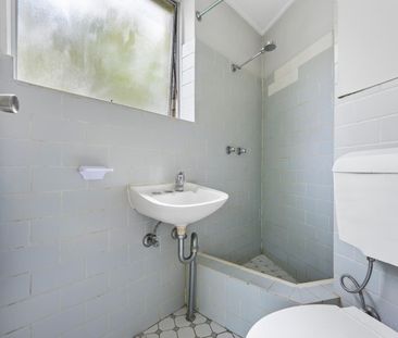 Bright & Peaceful Studio with Private Balcony in Prime Rushcutters Bay - Photo 3