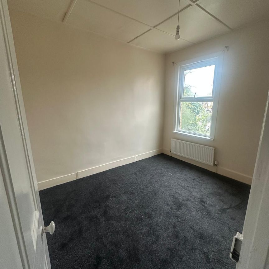 Three/Four bed house ideal for families- £2550 - Photo 1