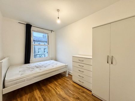 4 bedroom flat to rent - Photo 2