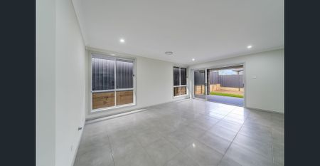 Immaculate Family Home! - Photo 2