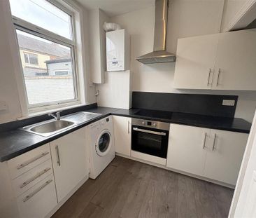 2 bedroom terraced house to rent - Photo 4