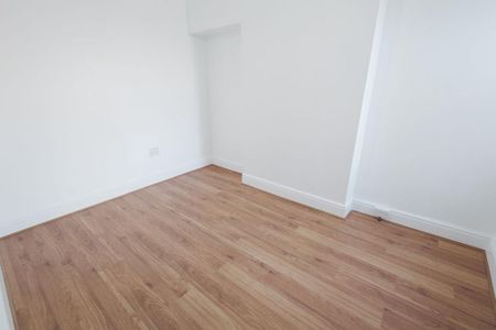 4 bedroom terraced house to rent - Photo 3