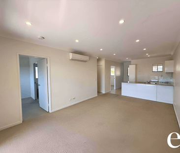 For Lease: Stylish 2-Bedroom Apartment in the Heart of Gladstone - Photo 1