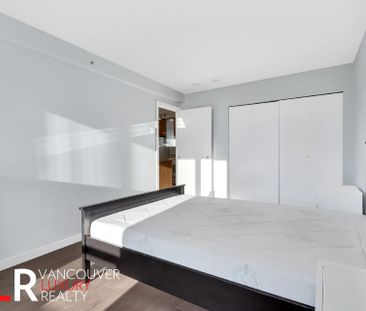Condo in Downtown Vancouver, BC - Photo 6