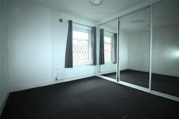 2 bedroom end of terrace house to rent - Photo 1