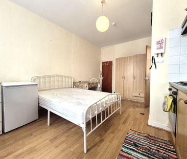 Studio to rent - Photo 3