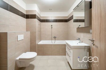 Moderní byt 2+kk s balkonem v širším centru, 39 m - Photo 3