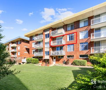 Light-Filled 1 Bedroom Apartment in Prime Location - Photo 5
