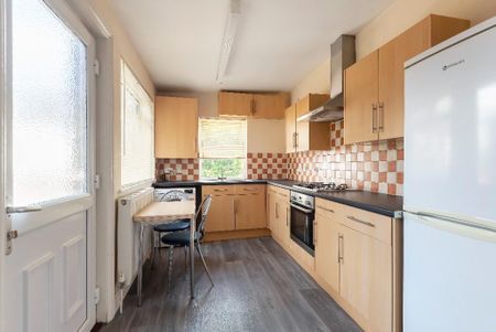 1 bedroom in a house share to rent - Photo 3