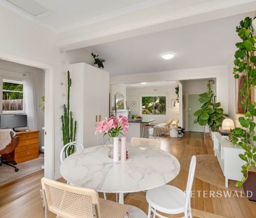 Updated, weatherboard cottage - Photo 4