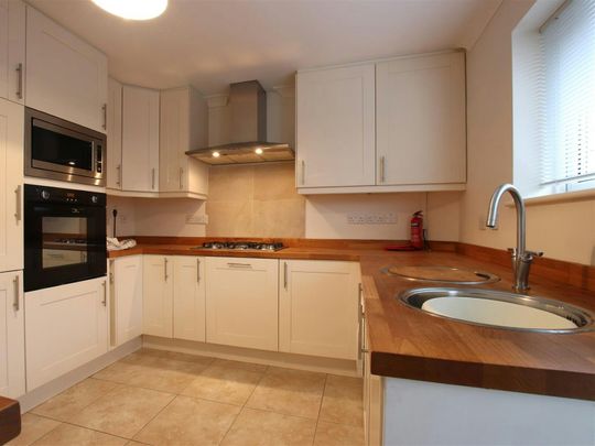 Albany Drive, Three Legged Cross, Wimborne, BH21 - Photo 1