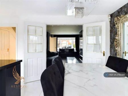 4 bedroom detached house to rent - Photo 4