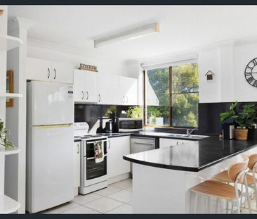 Two bedroom unit - Centrally Located - Photo 5