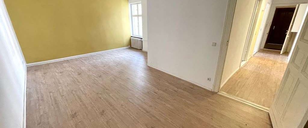 Renovierungsbed&uuml;rftige 2-Zimmer Wohnung zum 16.03.25! - Photo 1