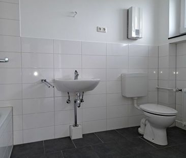 Einziehen und Wohlfühlen - großzügige und renovierte 2-Zimmer-Wohnu... - Photo 4