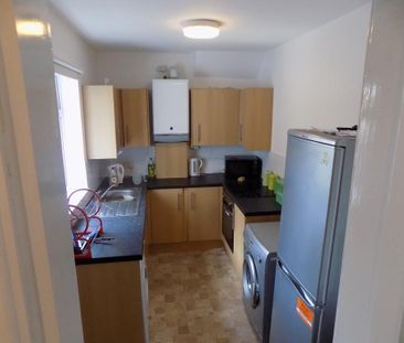 1 bedroom in a house share to rent - Photo 2