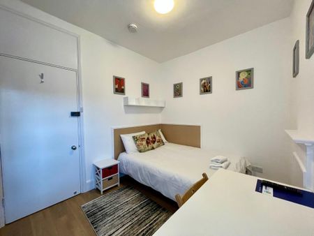 Flat 407 Fulham Palace Road, Fulham W6 9HH - Photo 4