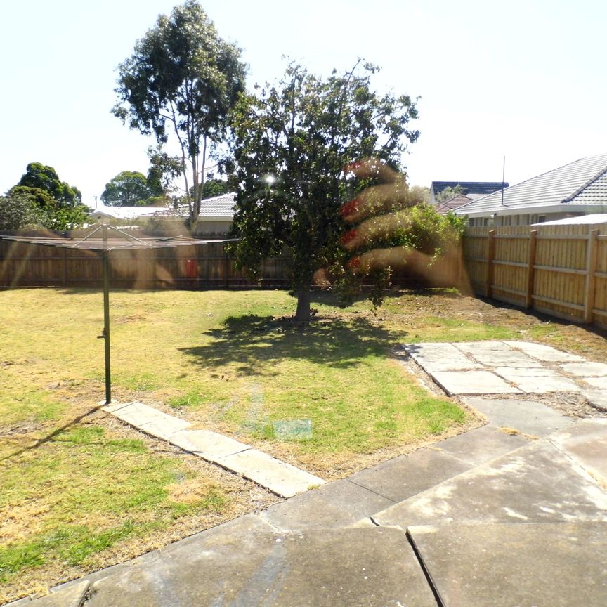 3 BEDROOM HOUSE IN THE HEART OF ALTONA - Photo 1