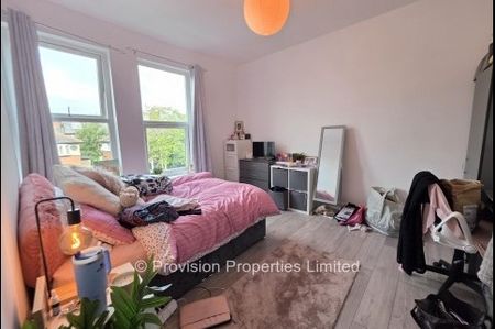 6 Bedroom Student Properties Leeds - Photo 3
