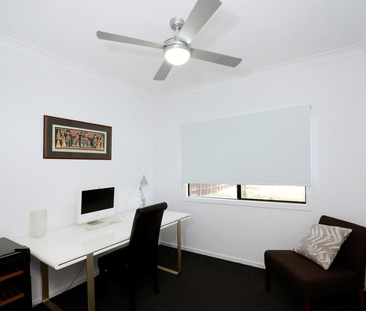 Stylish 4-Bedroom House in Vibrant Newtown - Photo 6