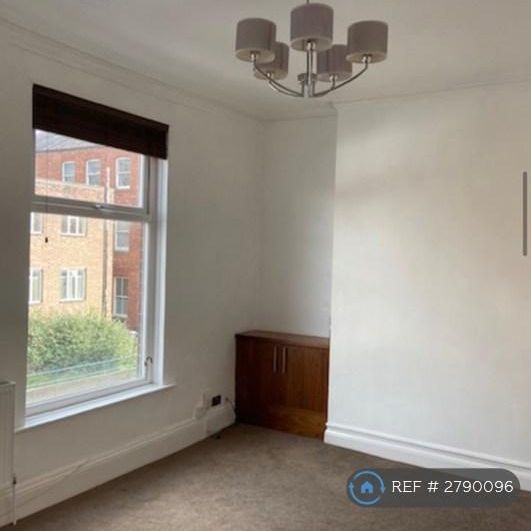 3 bedroom flat to rent - Photo 1