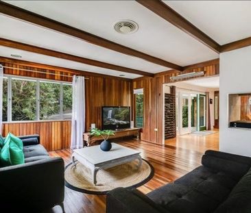 Five Bedroom Home in Sought-After Mount Lofty Location - Photo 4