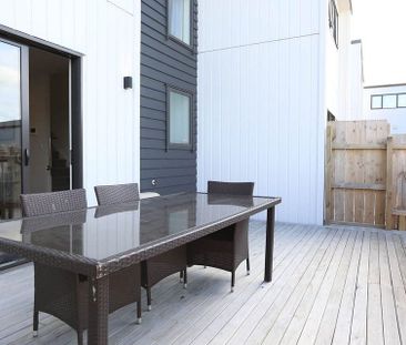 5 bedrooms Duplex Townhouse in Flat Bush - Photo 4