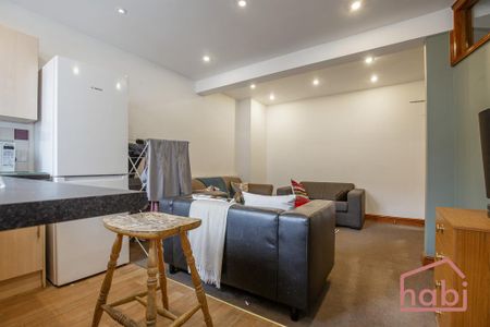 1 bedroom in a house share to rent - Photo 3