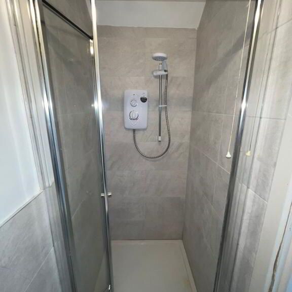 En-Suite Room, 4 Eglantine Gardens, Belfast, BT9 6EZ - Photo 1