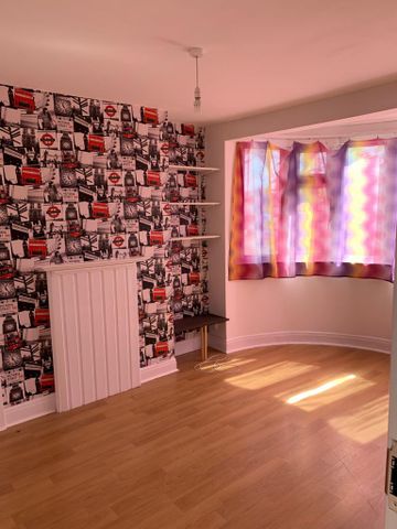 3 bedroom semi-detached house to rent - Photo 3